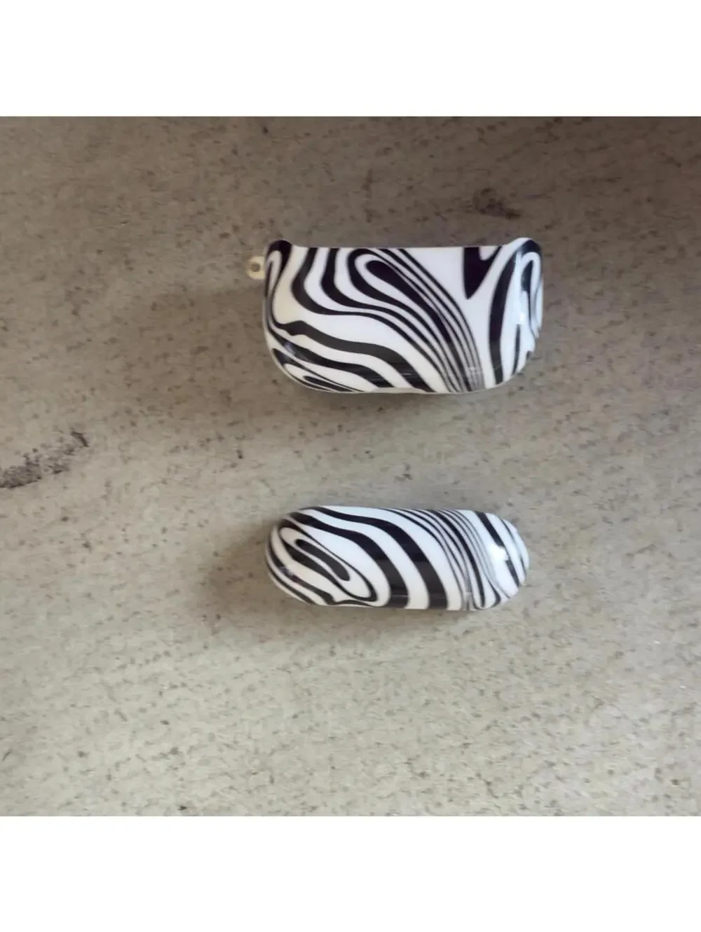 Apple AirPods Pro Case 1 & 2 / Zebra Print Cover